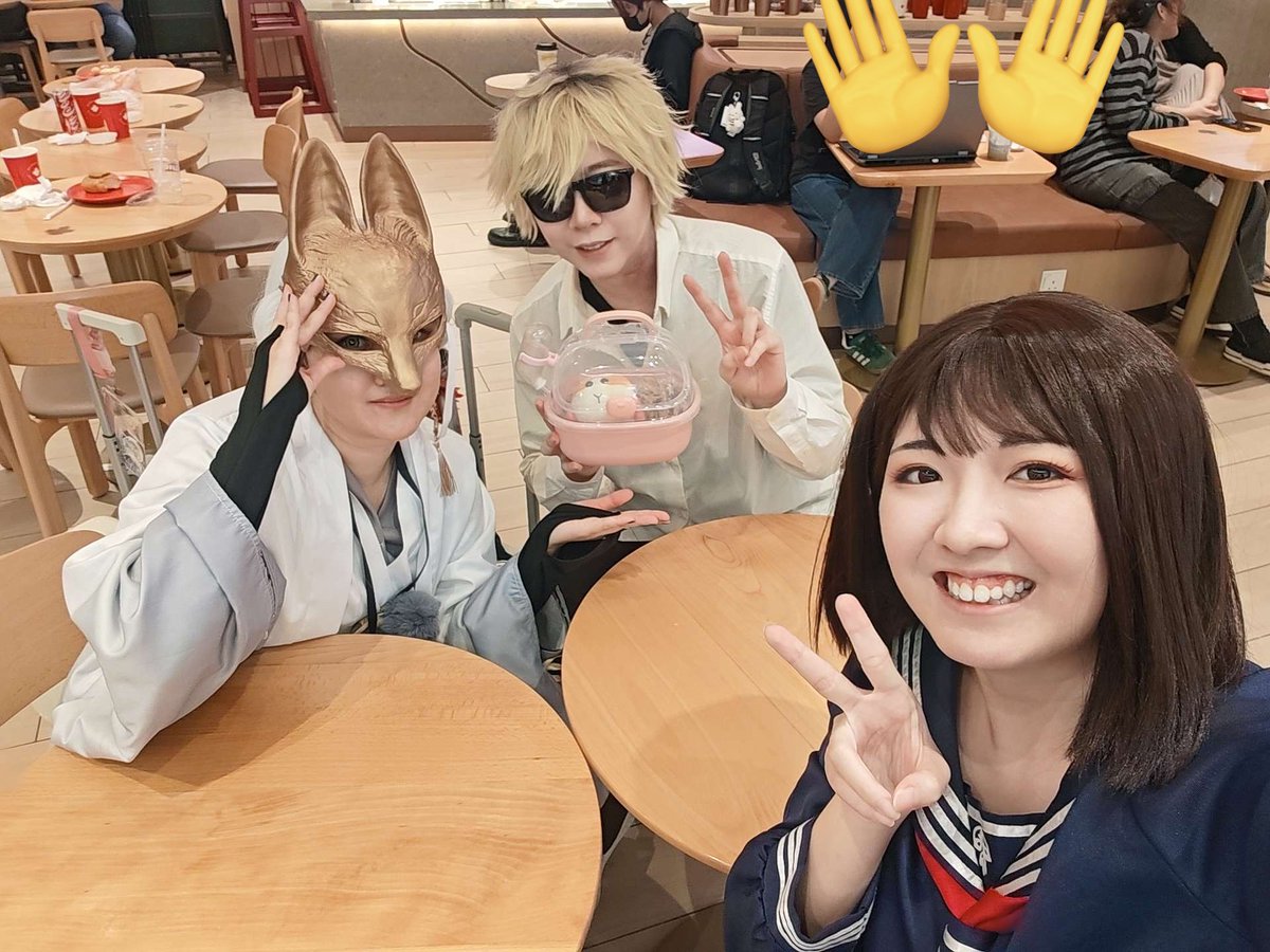 dorudraws's tweet photo. Belated post but first con of the year with these lovely peeps 🌟 I had fun going around as Tanaka from TSHD at AF+ 🐹 https://t.co/LiWD77MkIu
