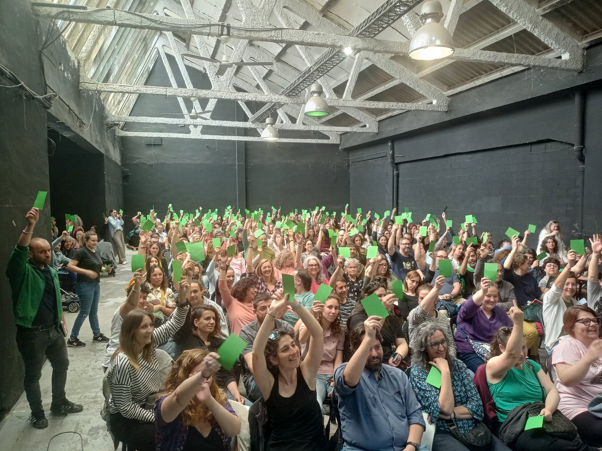 CGTimssb's tweet photo. Ho hem tornat a fer! Assemblea  amb molta participació! I una idea clara: Aquesta vaga no s'apaga! https://t.co/TLm9Bbf0BO