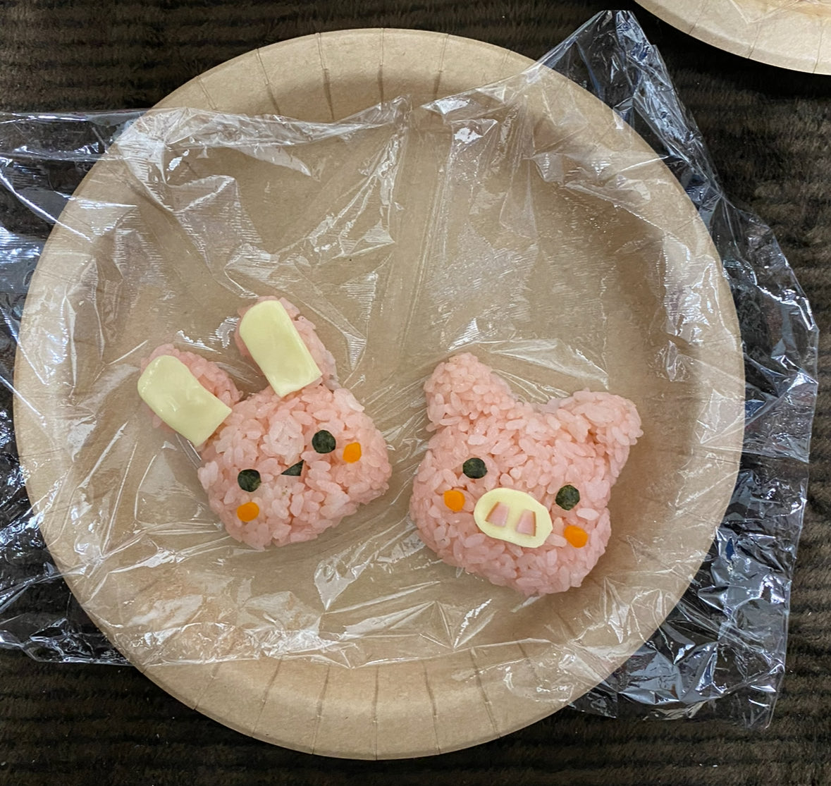 lin103uz's tweet photo. グラフィックデザイン専攻の課題 https://t.co/gxuPsNu2OG