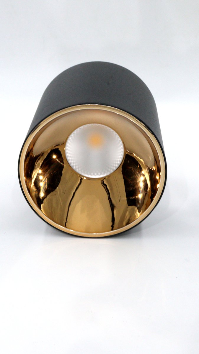 LightConne95231's tweet image. Sleek on the outside. Premium on the inside. ✨
ICON 18W delivers the perfect blend of style &amp;amp; performance.
#LightConnect #LEDLighting #ModernDesign #InteriorStyle