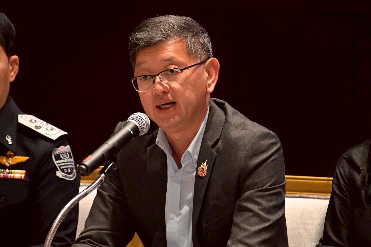 The_PattayaNews's tweet image. Senior Thai officials have issued a strong warning to ride-hailing platform Bolt, threatening to block its operations in the country following a disturbing incident in which a rider allegedly drove past a young passenger’s destination, consumed kratom (a stimulant drink), and