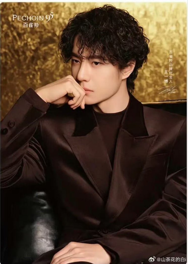 大人の雰囲気でエレガント✨✨✨ シックなYiBoも素敵💚 ©️logo