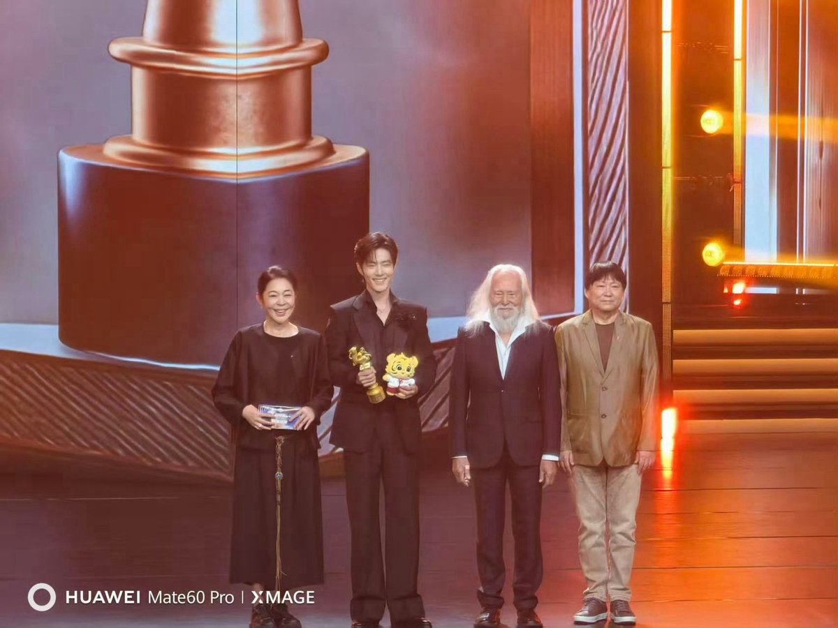 D_TheEveryDay's tweet image. กรี๊ดดดด พี่เซียวจ้านได้รับรางวัลนักแสดงยอดนิยมจากงาน Beijing College Student Film Festival ครั้งที่ 33 จากบทบาท โม่เต๋อเสียน เรื่อง #GezhiTown เย้ ดีใจด้วยค่าาาา 

#XiaoZhan #เซียวจ้าน