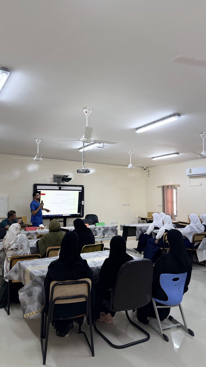 alkahl_edu's tweet photo. في إطار المشاركة المجتمعية وبث الوعي الصحي والنفسي بين أبناءنا الطلبة و تعريفهم بوحدة التأهيل بالجازر عقدت  اليوم ندوة إرشاد أسري من إعداد د. وائل عبد الرحمن هدهد مشرف وحدة التأهيل بالجازر ود. مصطفى شاهين أخصائي علاج طبيعي
ود. أيمن يحيى أخصائي توحد.
#مدرسة_الكحل https://t.co/kx0hNoTdvU
