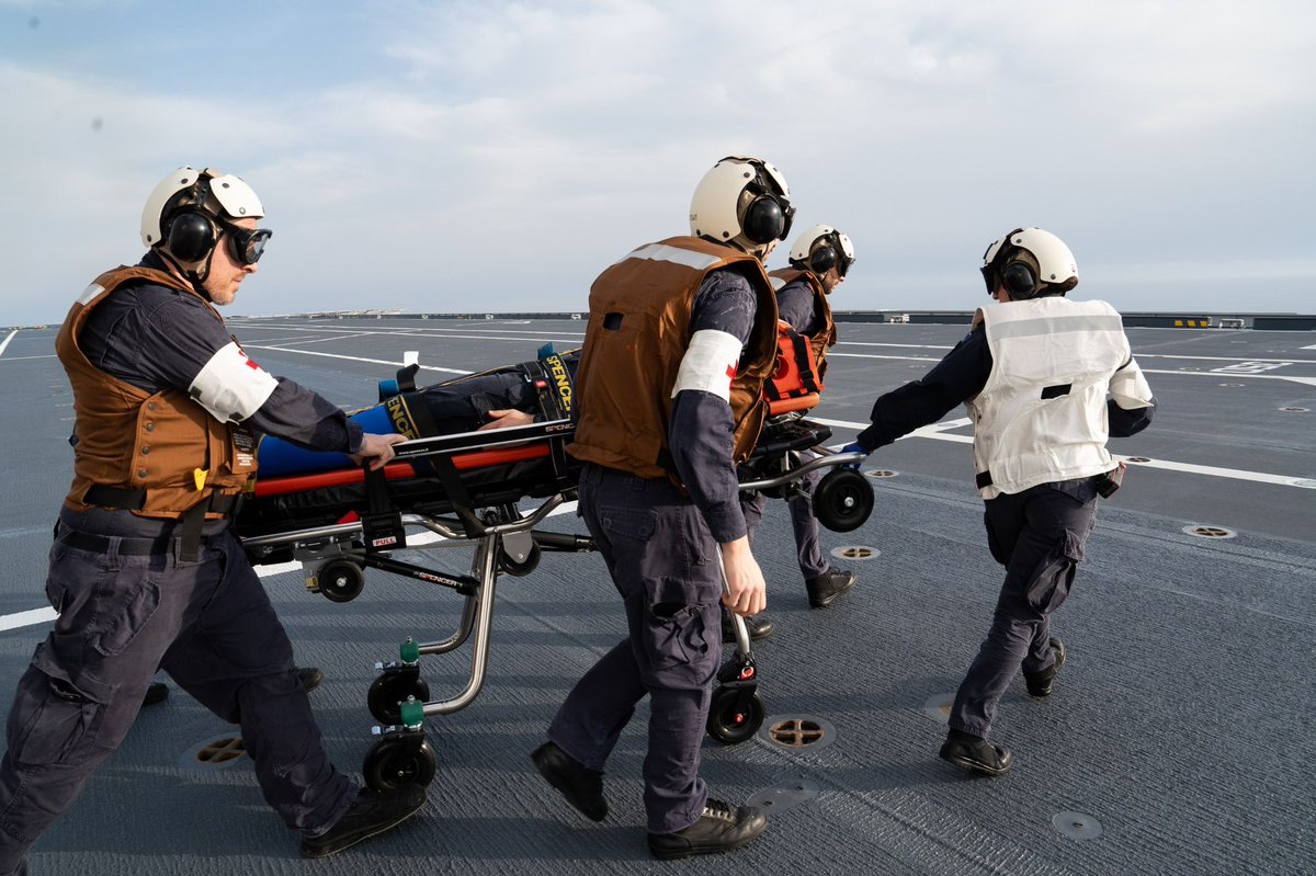 ItalianNavy's tweet image. L'Unità d'assalto anfibio multiruolo #Trieste è dotata di un ospedale attrezzato con sale chirurgiche, radiologia, laboratori di analisi, servizio dentistico e una zona degenza con 27 ricoveri gravi con ulteriori posti disponibili in moduli equipaggiati.

Scopri di più, leggi la