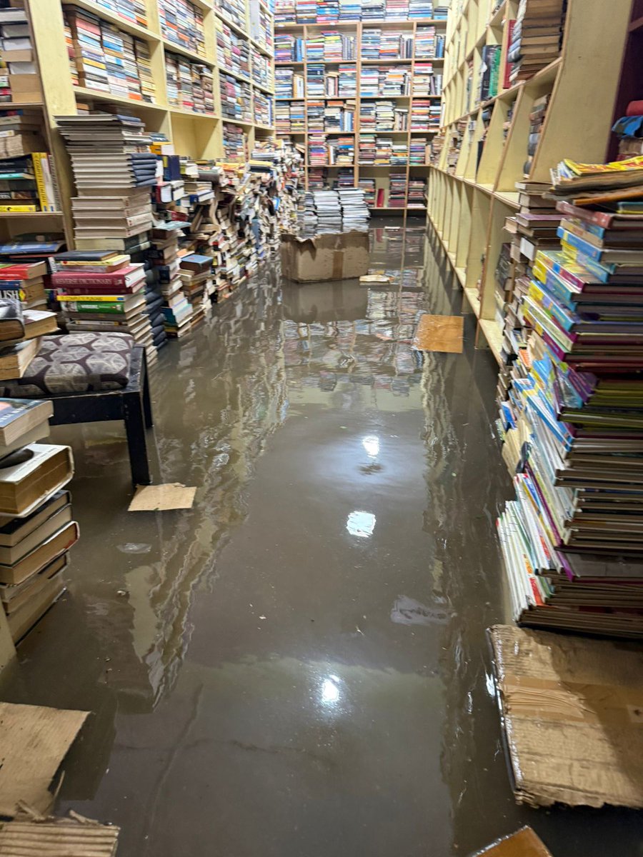DarshanDevaiahB's tweet image. Hailstorm hits #Bengaluru: Popular bookstore Bookworm Bookshop flooded, nearly 5,000 books damaged. Sudden rain and hailstones caused severe waterlogging, leading to heavy losses for the book store. #BengaluruRains

@the_hindu @THBengaluru