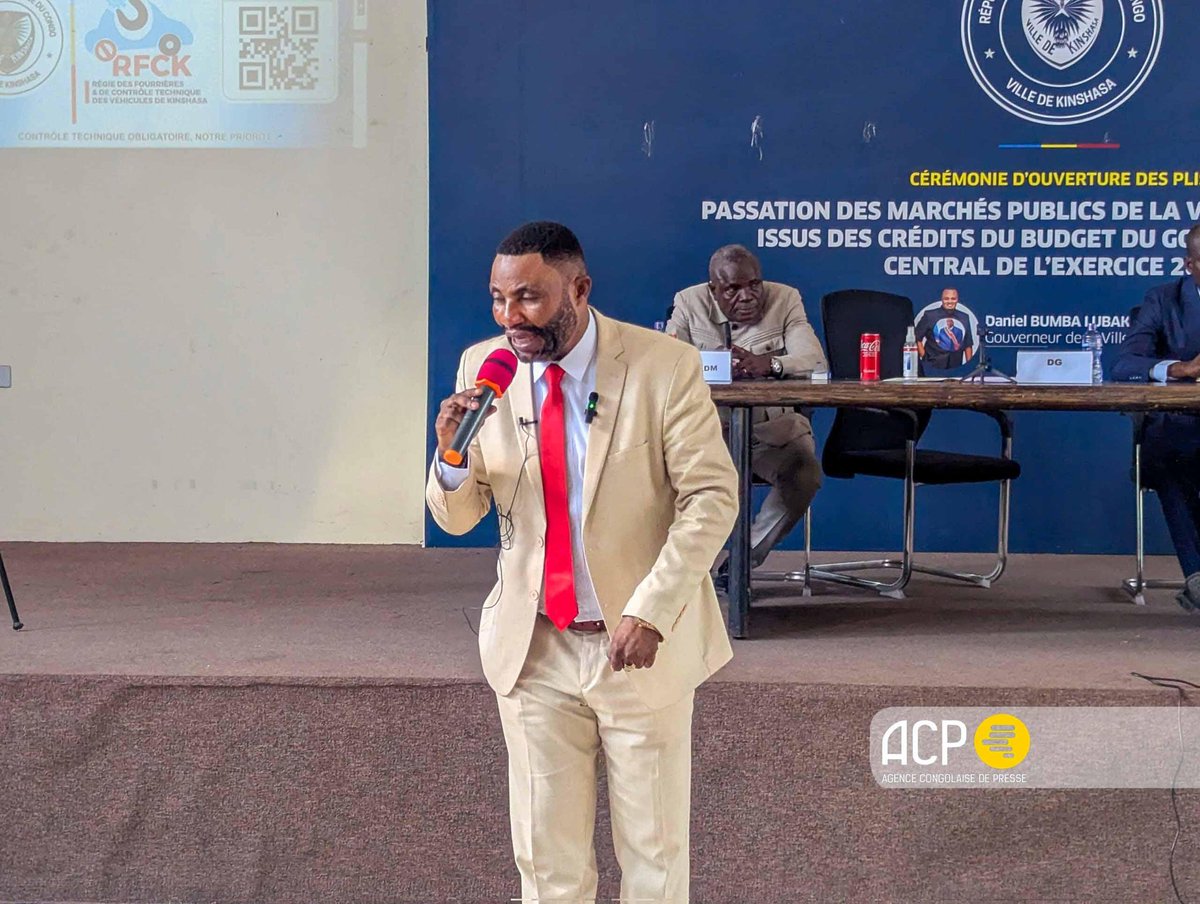 acprdcongo's tweet photo. #RDC : lancement mercredi à #Kinshasa, capitale de la République démocratique du Congo, de nouvelles vignettes pour automobiles (voitures, motocycles, tricycles, etc.) par le directeur général de la Régie des fourrières et de contrôle technique des véhicules de Kinshasa (#RFCK).

"Les coopérations des chauffeurs sont invitées à cette réunion parce que ce sont elles qui accompagnent toujours la ville de Kinshasa, ce sont des partenaires privilégiés. 
On ne peut pas parler de contrôle technique sans pour autant faire allusion aux coopérations des chauffeurs et des motards, ce sont des gens qui aident l’État dans le secteur du transport, c’est pour cela que nous avons souhaité qu’ils soient présents pour qu’ils sachent que nous avons été avec eux depuis le début de la régie", a déclaré Joseph Kasinzi, directeur général de la RFCK.

Découvrez d'autres informations sur notre site web : https://t.co/tGEWJ2Bgzn