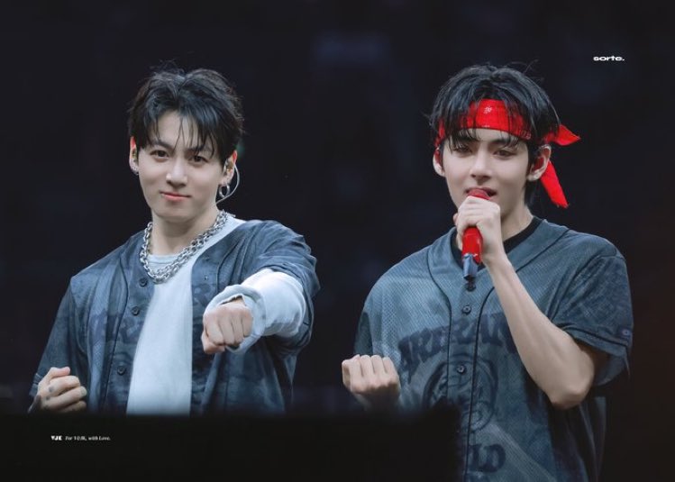 I can’t with this photo. Why are Taekook so cute? 😭 I mean look at JK’s expression 😩😭