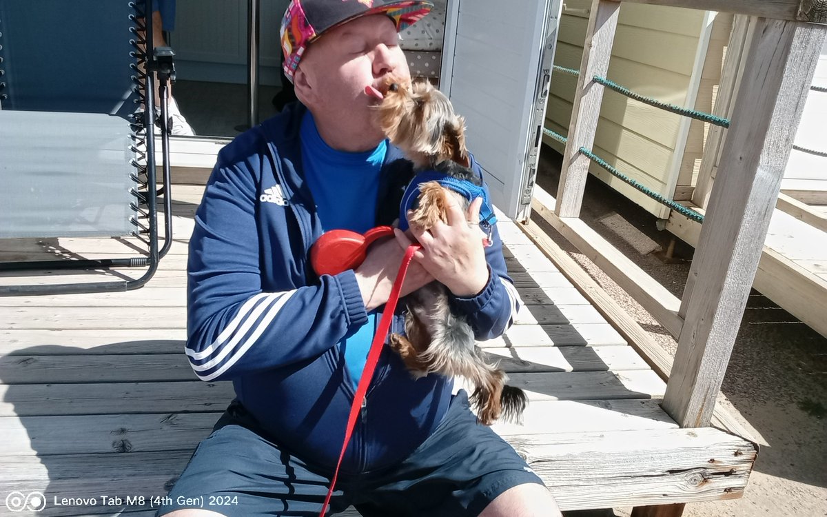 AndrewNoble16's tweet image. #Beautiful #sunshine 🔆 #walkies 🐾 with our #friend Shaun #StAnnesOnSea #signets 🦢 #birdsong 🐦 a brief stop at @StAnnesBeachHut to say hello to #Freddy the #puppy 🐾 enjoying a #beachhutday  #Poppy in the background in the beach hut checking out their picnic 🧺 🐾😋  🔆🔆🔆🔆