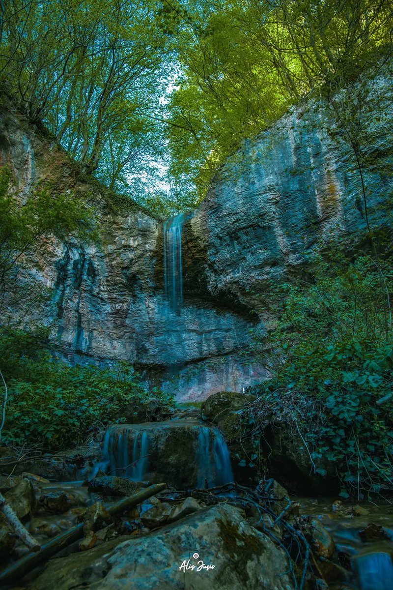 _Bosniaks's tweet image. 👉 A hidden gem above the #village of Podgora in #Bosnia and Herzegovina, the Podšpilja #Waterfall is located near Breza and is an ideal place for a relaxing walk and a break in #nature.

📷Alis Jusić