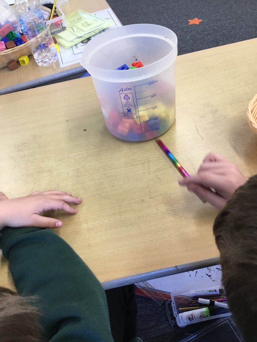 BentleyWestWS2's tweet photo. Year 2 have explored volume and capacity today #BWMaths https://t.co/sJsVac3QLZ
