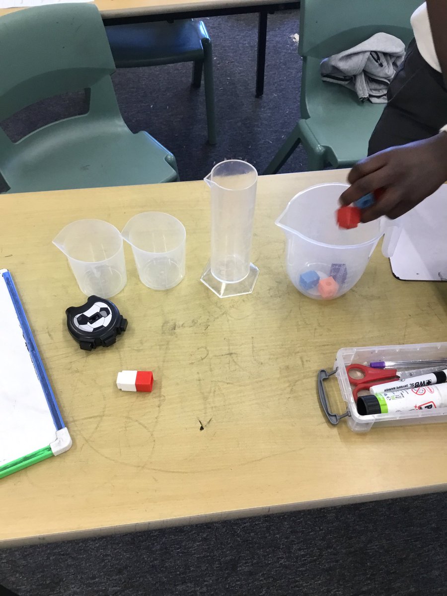 BentleyWestWS2's tweet photo. Year 2 have explored volume and capacity today #BWMaths https://t.co/sJsVac3QLZ