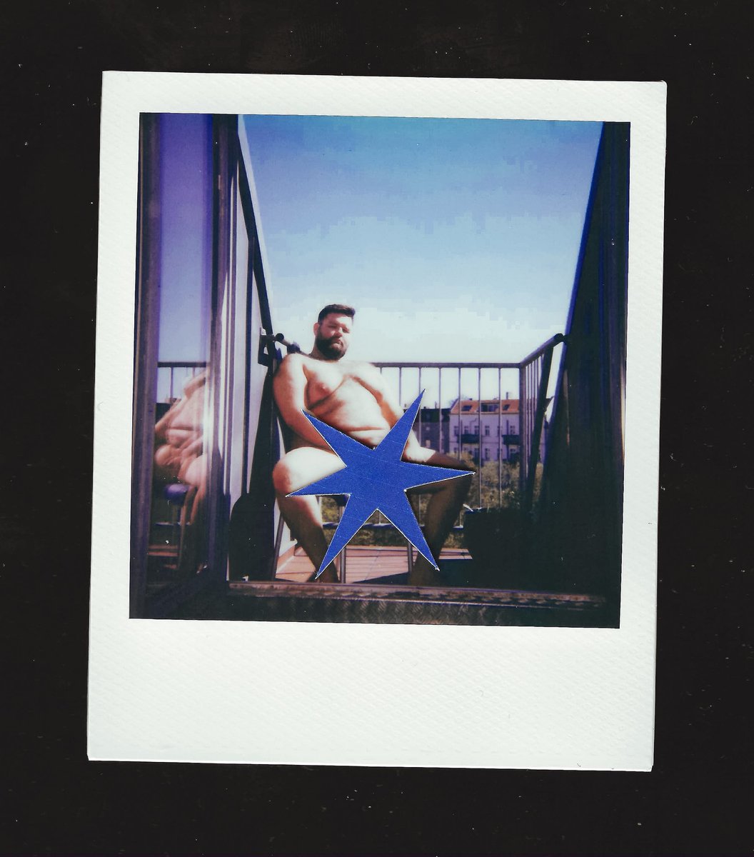 pipipit___'s tweet photo. @Cubnoodle on Polaroids https://t.co/f5p8jmYWeZ