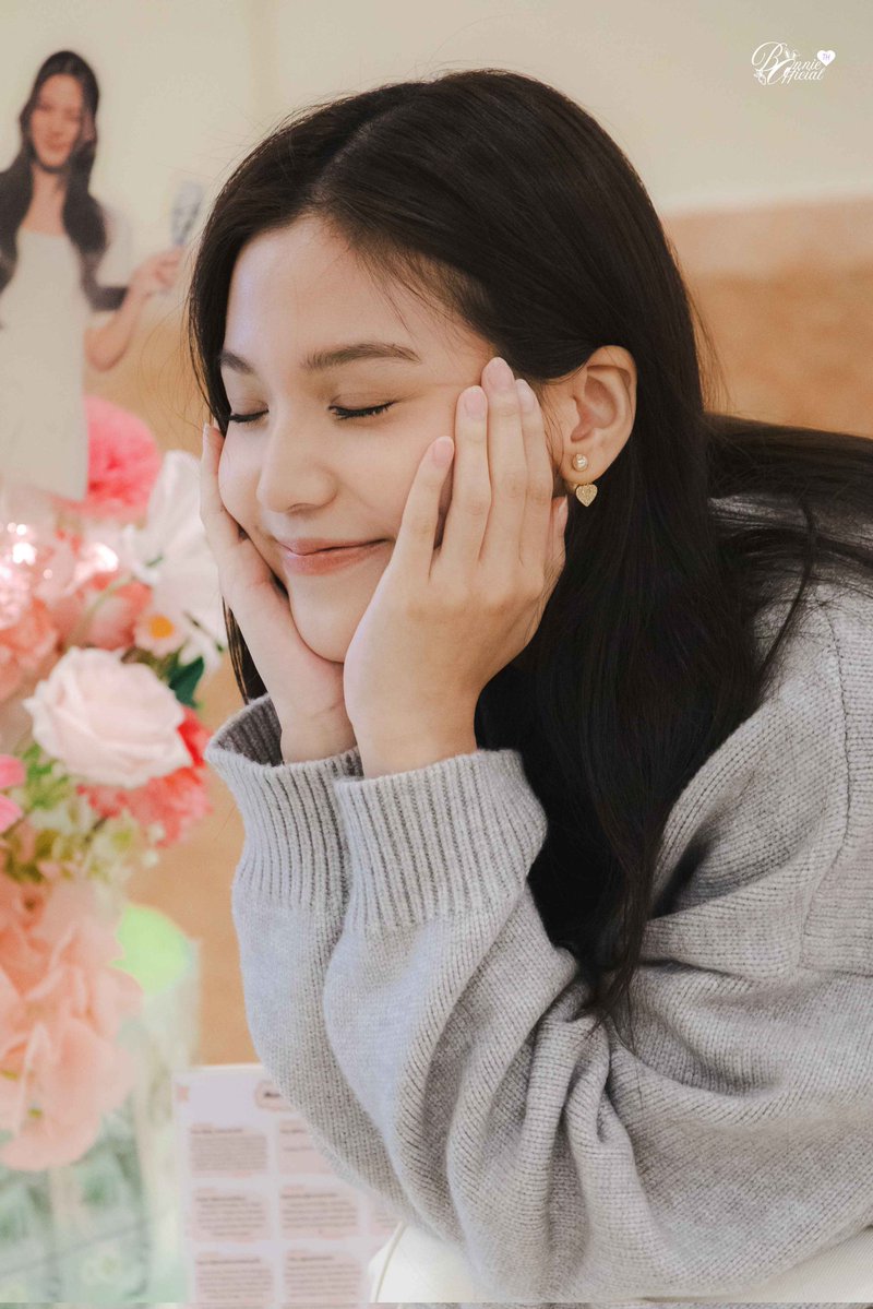 Bonnie Official TH tweet media