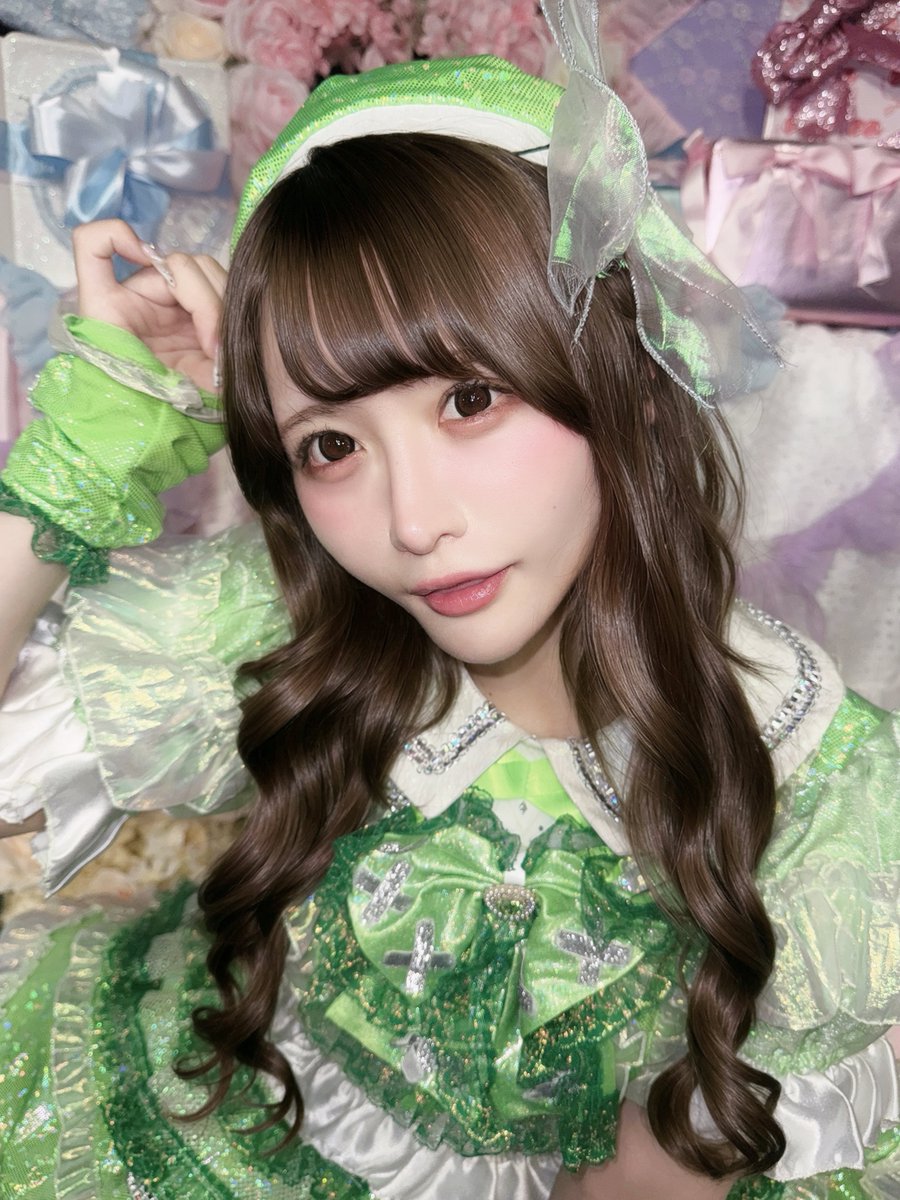 HARE_shiori's tweet photo. だって私トクベツでしょ？💚 https://t.co/15exWCUdBU