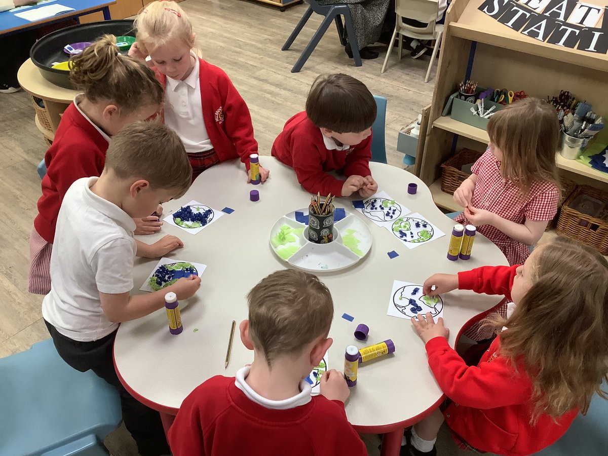 MillbrookRec's tweet photo. We have been using a range of stories to inspire our learning about the world! 🌎 #mbgeography #mbscience https://t.co/9SsUtMBrSZ