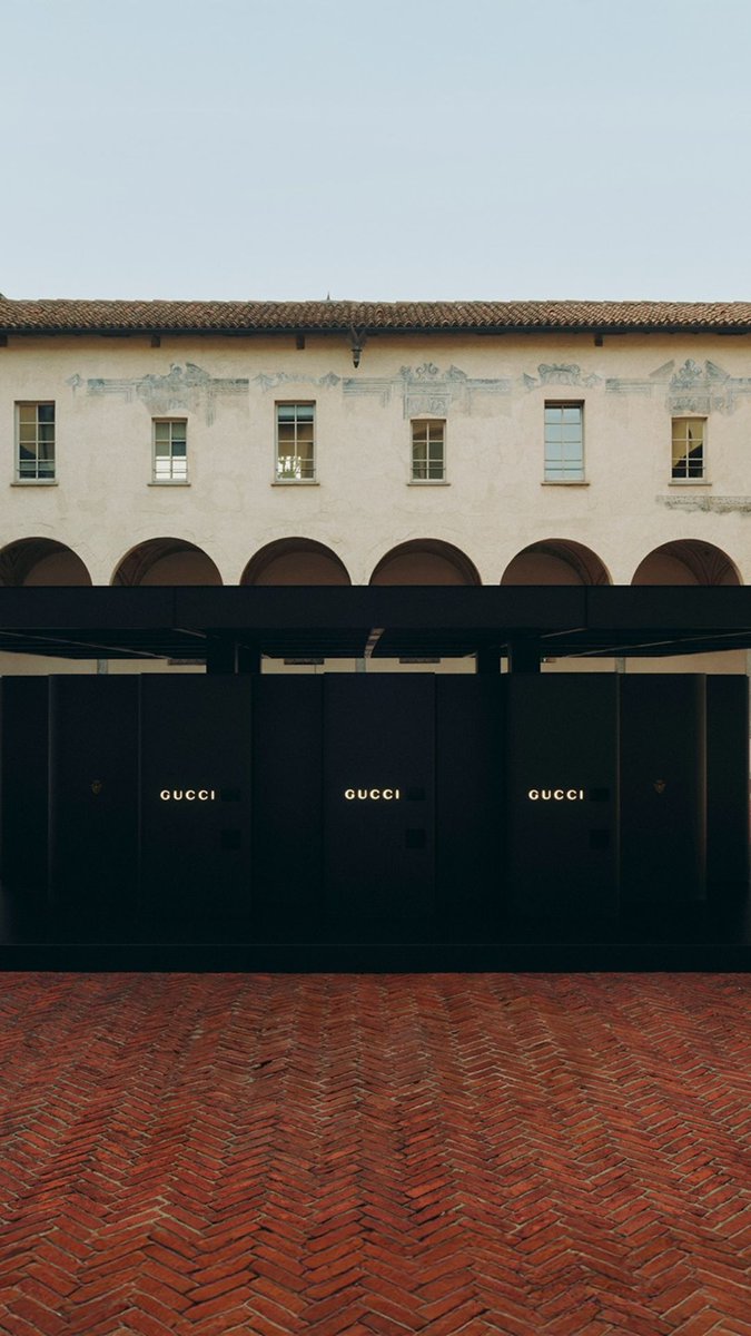 wecarrybags's tweet image. Gucci rethinks the exhibition 🏛️

At Milan Design Week, Gucci Memoria brings together 105 years of history, craft, and culture, with a Gucci Giardino twist 🥤

#GucciMemoria #MilanDesignWeek