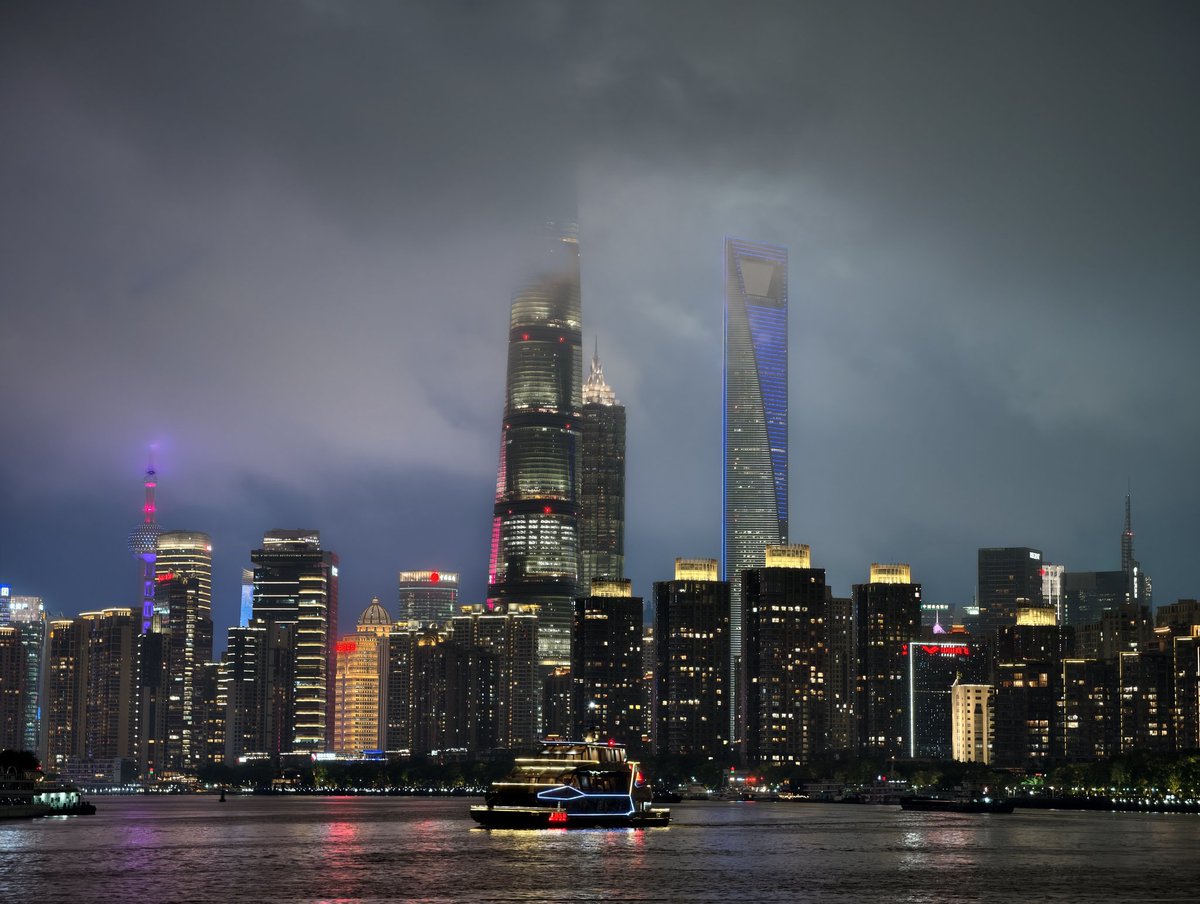 turtleqiu's tweet photo. 雨后夜滨江 https://t.co/GC6pOUw5sc