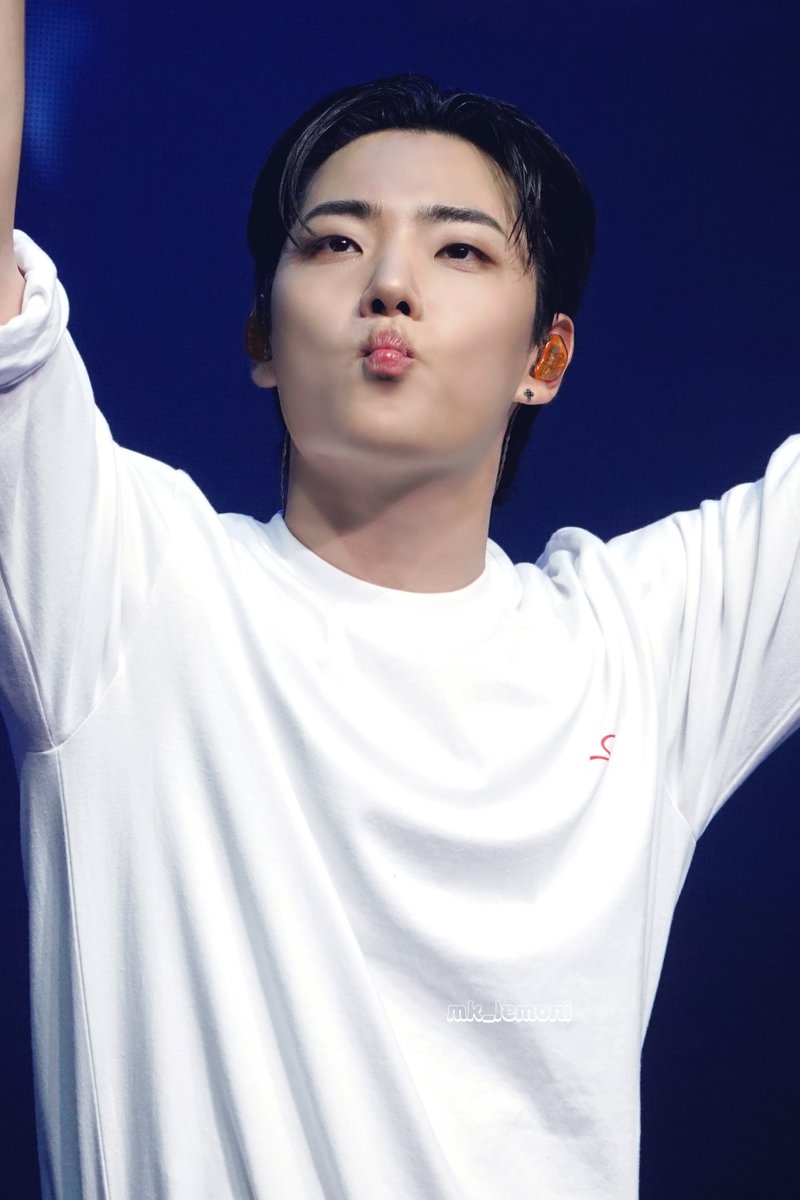 260425 2026 ONF Fanmeeting [Re:Connect]  

이션맨은 진짜 깐머가 진리인 듯...

#온앤오프 #ONF #이션