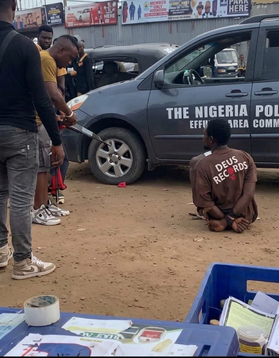 𝔸b𝕒𝕫𝕫 tweet media