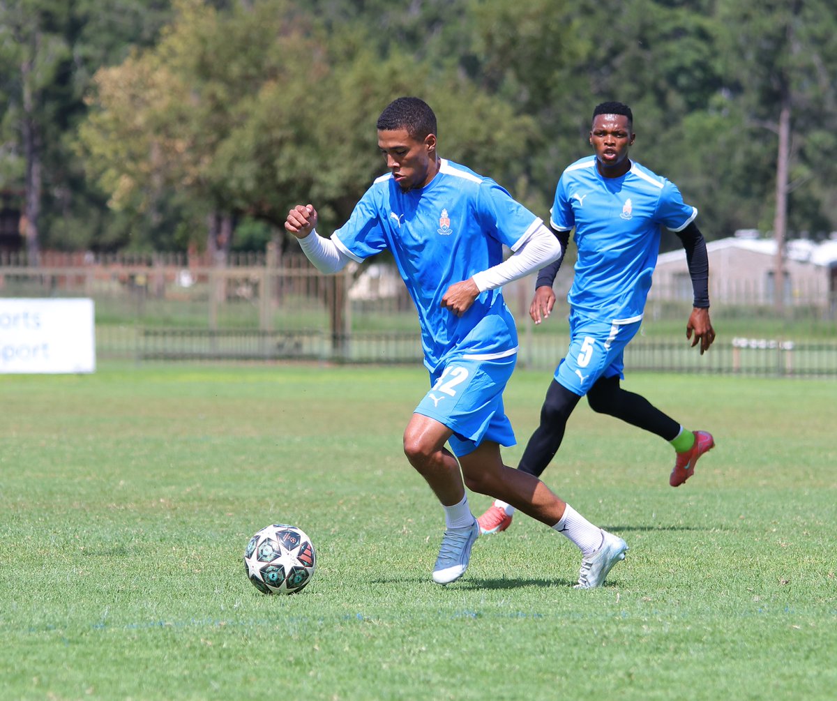 AmaTuks's tweet photo. #insidetraining⚽ https://t.co/LsOI8eBmSu