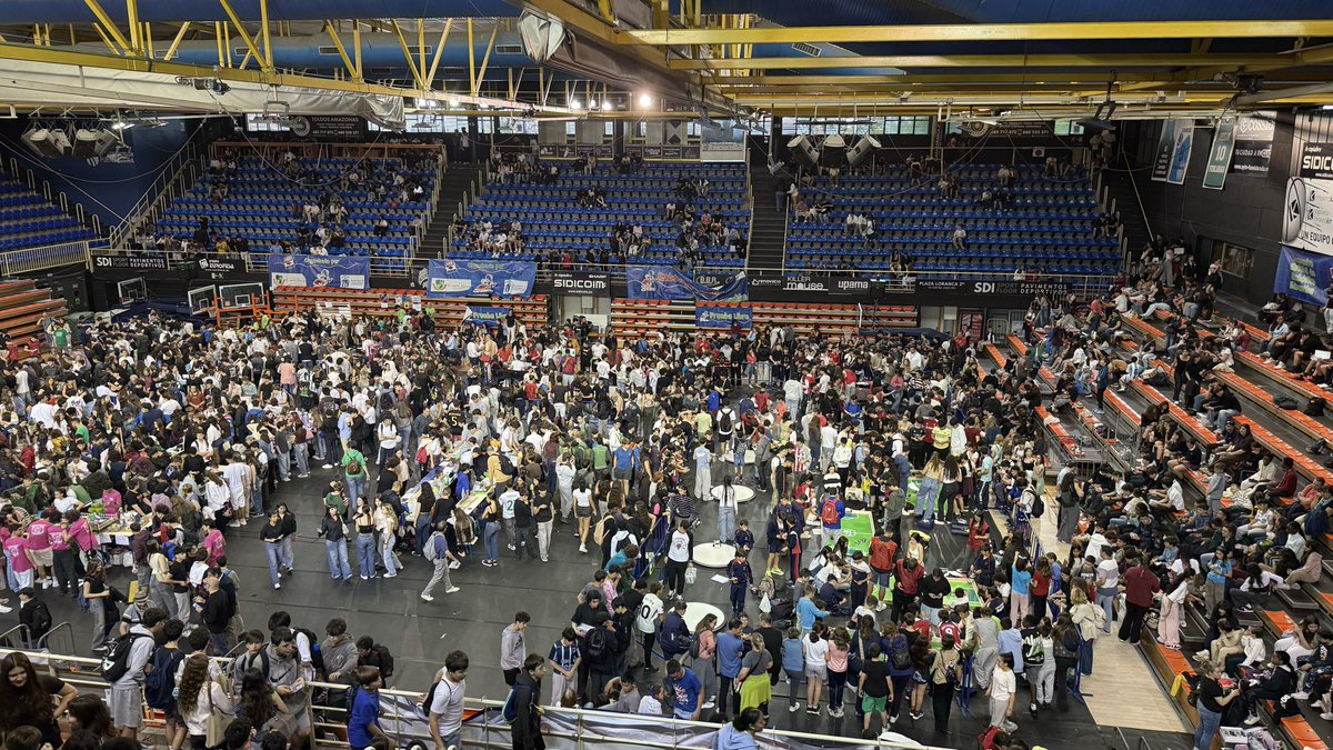 annascka's tweet photo. Hoy, Código Escuela 4.0 Madrid ha salido con ilusión, nervios y muchas ganas de demostrar todo lo aprendido.  
Han participado en RoboCampeones, viviendo una experiencia que va mucho más allá de la robótica.  
Es esfuerzo, equipo y sueños que empiezan a tomar forma. https://t.co/neC7KSdFbu