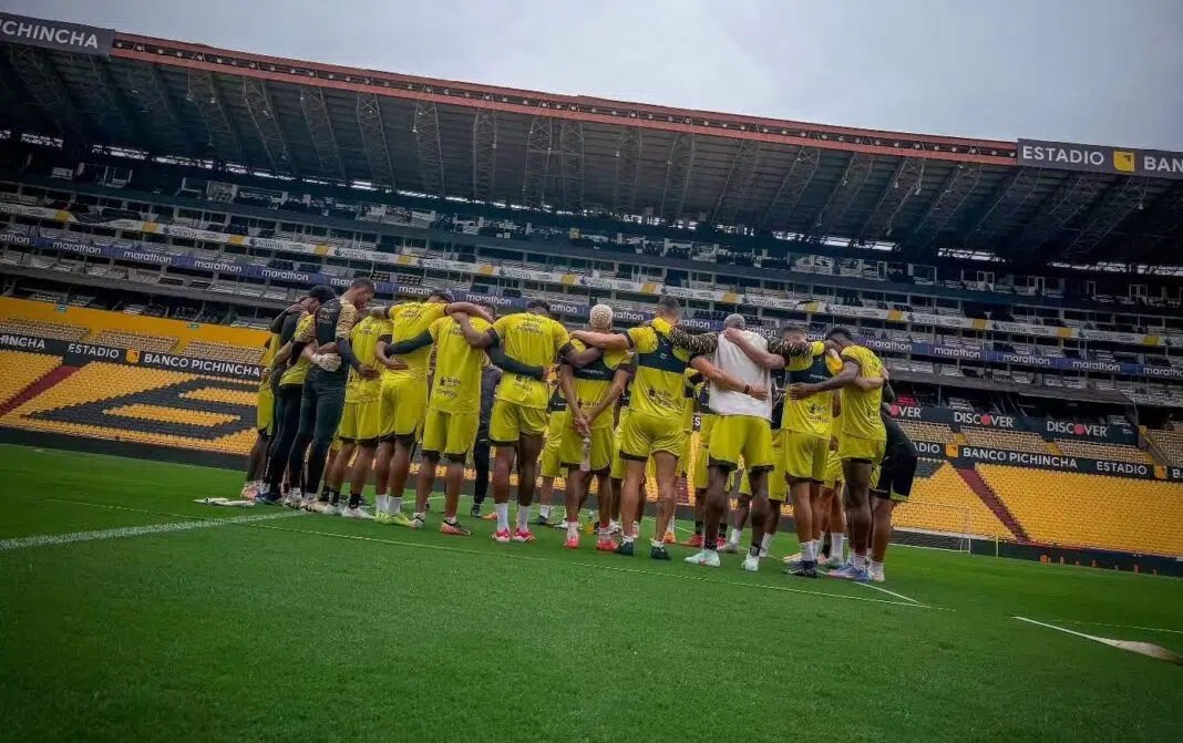 gatosessismo's tweet photo. Hoy no importa que se hayan cagado con el Cuenca, con Guayaquil City, con Libertad, con Católica, con Macará, con Orense, con Boca o con Cruzeiro…

Hoy tenemos una gran oportunidad de reinvindicarse. Vamos equipo carajo!!! https://t.co/EbqOtne18H