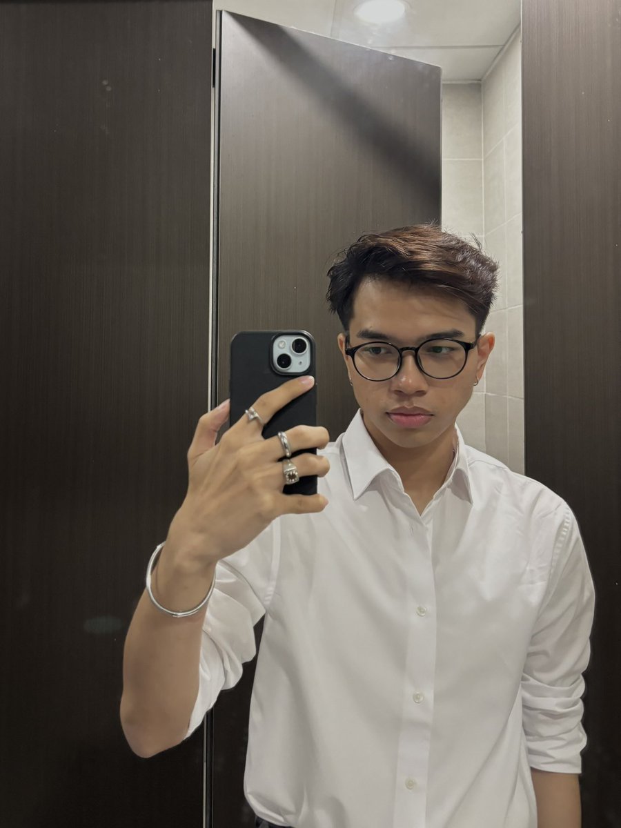 d0ubleqi's tweet photo. look polish and dapper today https://t.co/UxLENbpanX