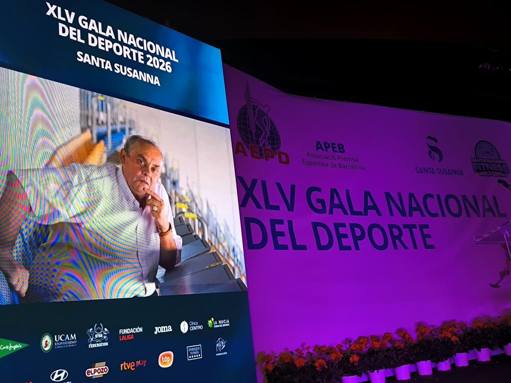APDProvCadiz's tweet photo. Theo Vargas y Jerónimo Roldán, siempre en nuestro recuerdo.

Una delegación de la @APDProvCadiz ha participado en el Congreso Anual de @periodistasAEPD y asistido a la #GalaDeporte2026, tras la que se proyectaron imágenes en memoria de nuestros queridos compañeros. https://t.co/3bFVv1oaF6