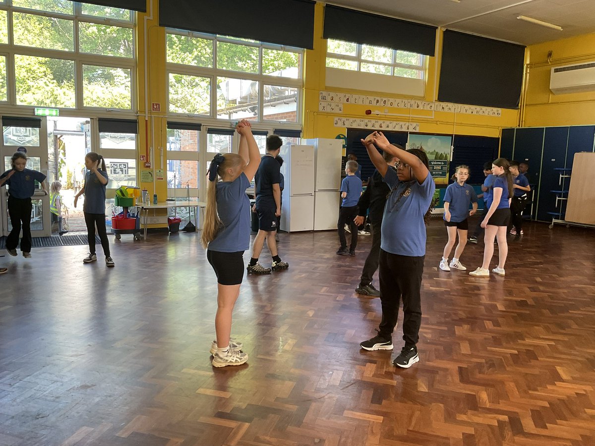 AbbeyPrimary's tweet image. #y6 are combining gestures, jumps and owning the space to create a dance phrase #PE #dance