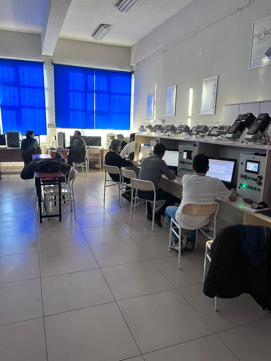 ktunsem's tweet photo. Sürekli Eğitim Uygulama ve Araştırma Merkezi Müdürlüğü (KTÜNSEM) bünyesinde “Temel Seviye Programlanabilir Lojik Kontrol PLC Eğitimi” başlıklı kursumuz 20-22-24-27-28-29 Nisan 2026 tarihlerinde Öğr. Gör. Dr. Ali Sait ÖZER tarafından başarıyla gerçekleştirilmiştir. https://t.co/ra0GE2votl