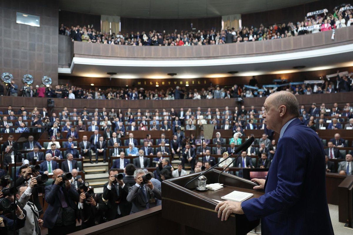 AhmetBOgutken's tweet photo. "Hak ve hürriyetlerin genişletilmesinden devlete çöreklenmiş oligarşik yapılarla mücadeleye, siyaset odaklarının geriletilmesinden milli iradenin güçlendirilmesine kadar her alanda cumhuriyet tarihinin en büyük reformlarına imza attık, birçok alanda sessiz devrimler gerçekleştirdik."

Genel Başkanımız ve Cumhurbaşkanımız Sayın @RTErdogan ’ın başkanlığında AK Parti TBMM Grup Toplantımızı gerçekleştirdik. 
 
Toplantımızın hayırlara vesile olmasını diliyorum.