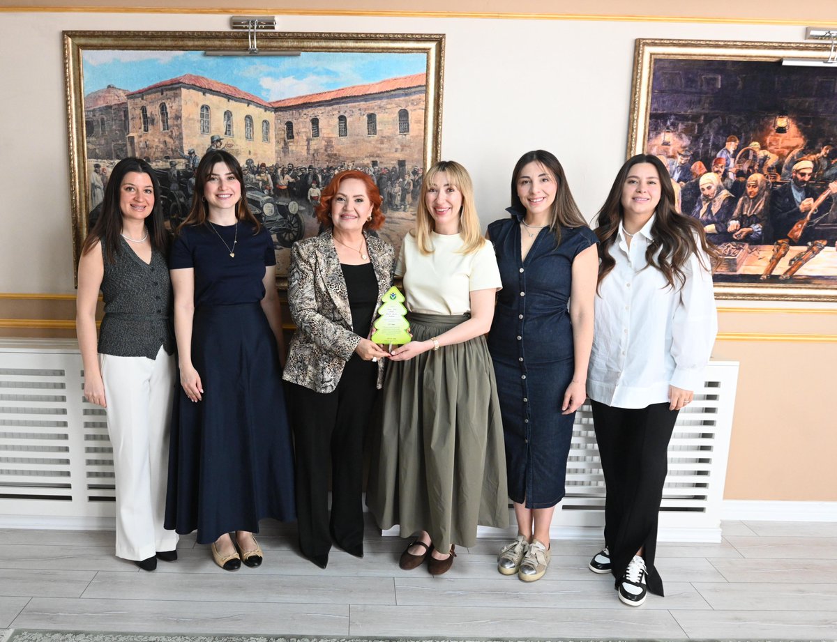 Gagiad's tweet photo. Gaziantep Genç İş İnsanları Derneği (GAGİAD) Kadınlar Kurulu Başkanımız Ayten Kara ve Kadınlar Kurulu Üyelerimiz Gaziantep İl Jandarma Komutanı Tümgeneral Sayın Halil Şen'in eşi Sayın Sevgi Şen Hanımefendiyi ziyaret etti. https://t.co/vyEWkUDFE0