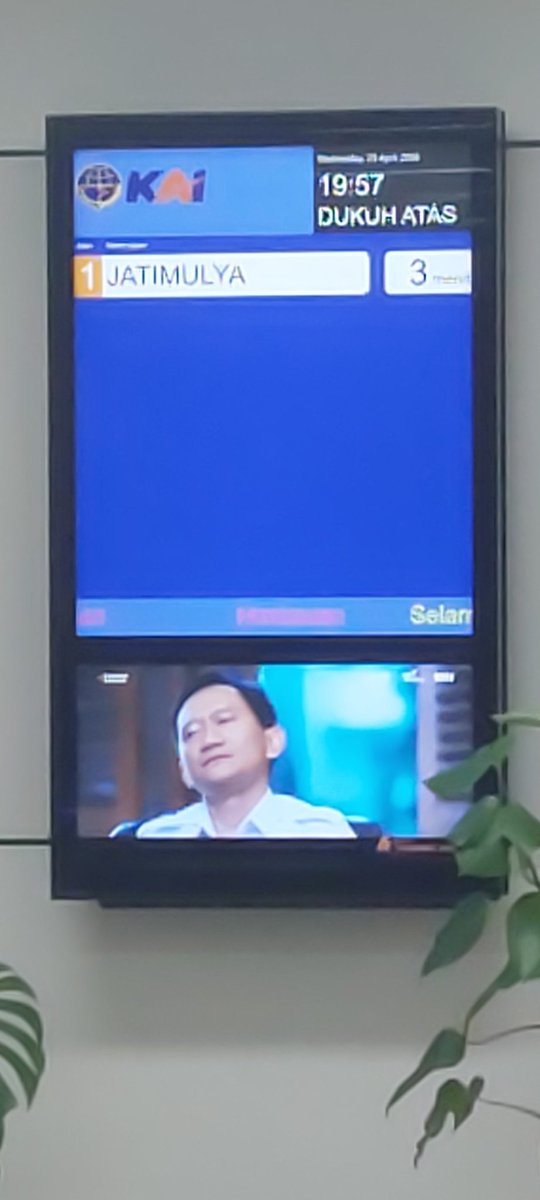 ferdian_fak's tweet photo. eh @lrtjabodebek tolong ya itu jam di layar dukuh atas yg ini dibenerin masa yg di layar beda 30 detik sama yg asli. kasian pengguna Jatimulya yg nunggu jam 8 mlm jadi ketinggalan kereta nanti https://t.co/V6YjvhUmTj