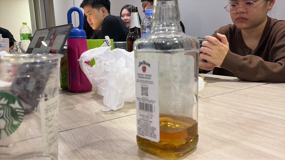 มุมมองบุคคลที่สาม tweet media