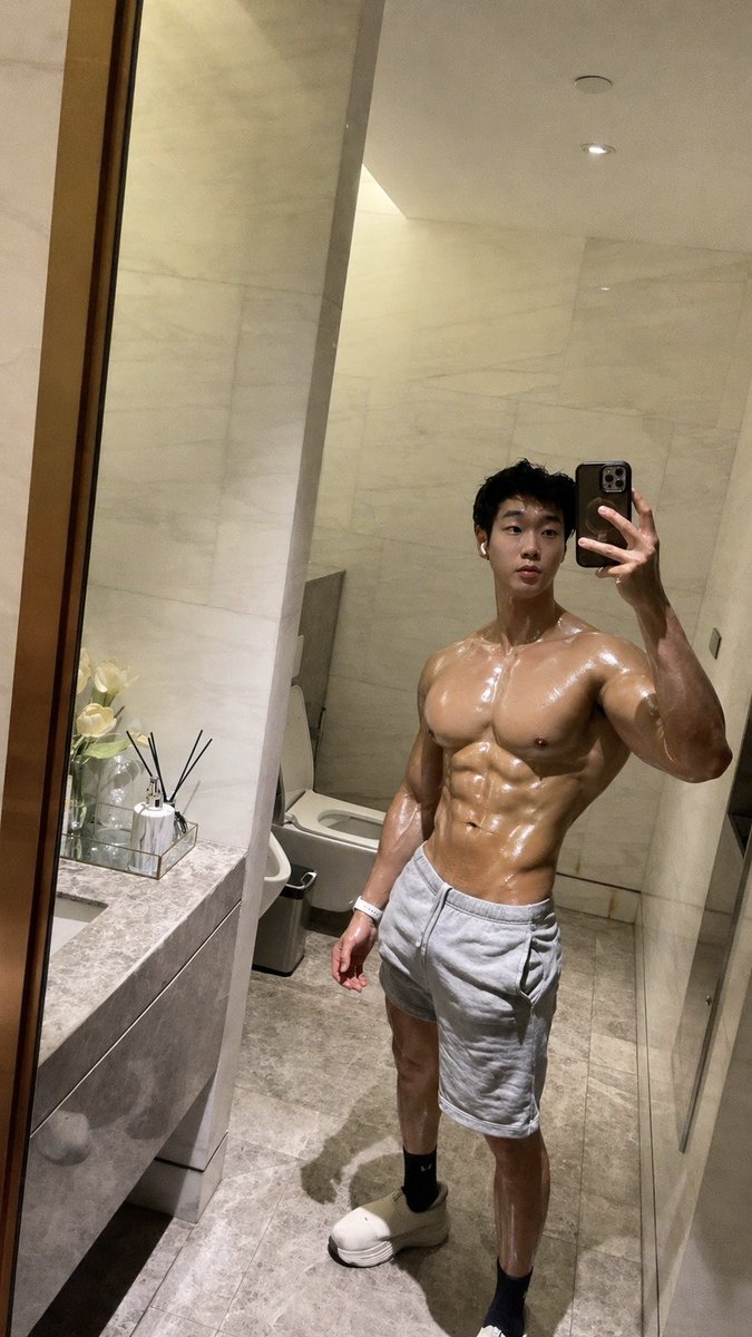 onlyfans.com/waltersoh
Post cardio💦