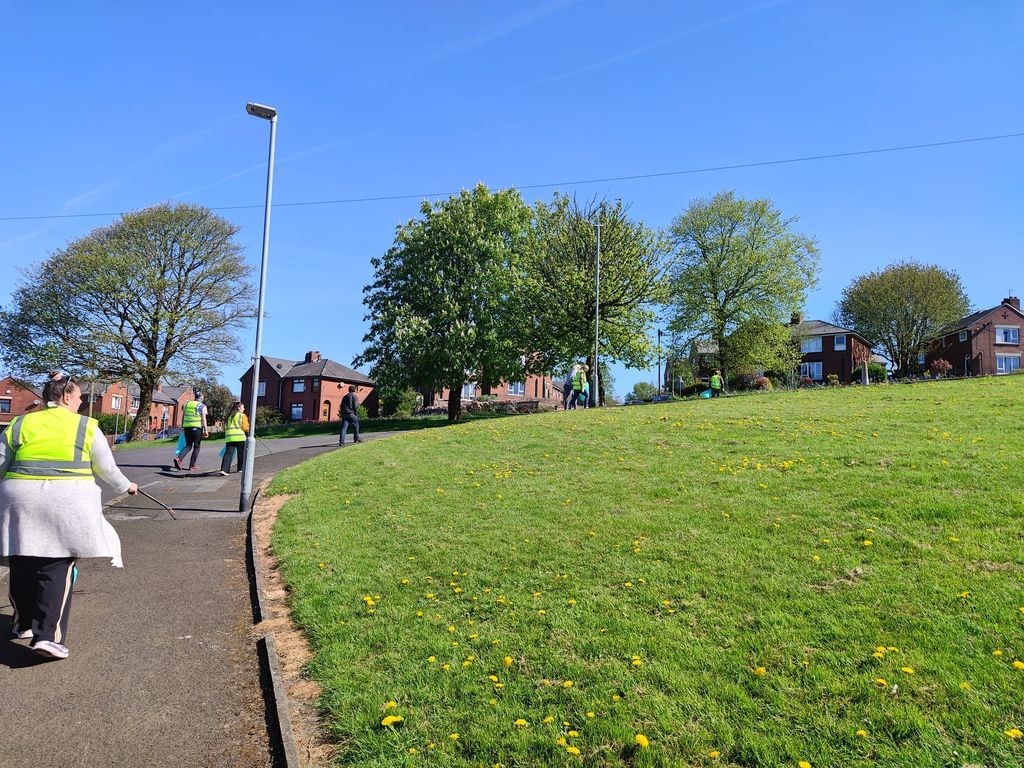 RRR_LUF's tweet image. Oldham Clean Up 🌿🤝 

A great day in Oldham as the Project Free team came together for a community clean up, helping to improve local spaces and give back to the community. 

#ProjectFree #RedRoseRecovery #CommunityAction #Oldham #Teamwork