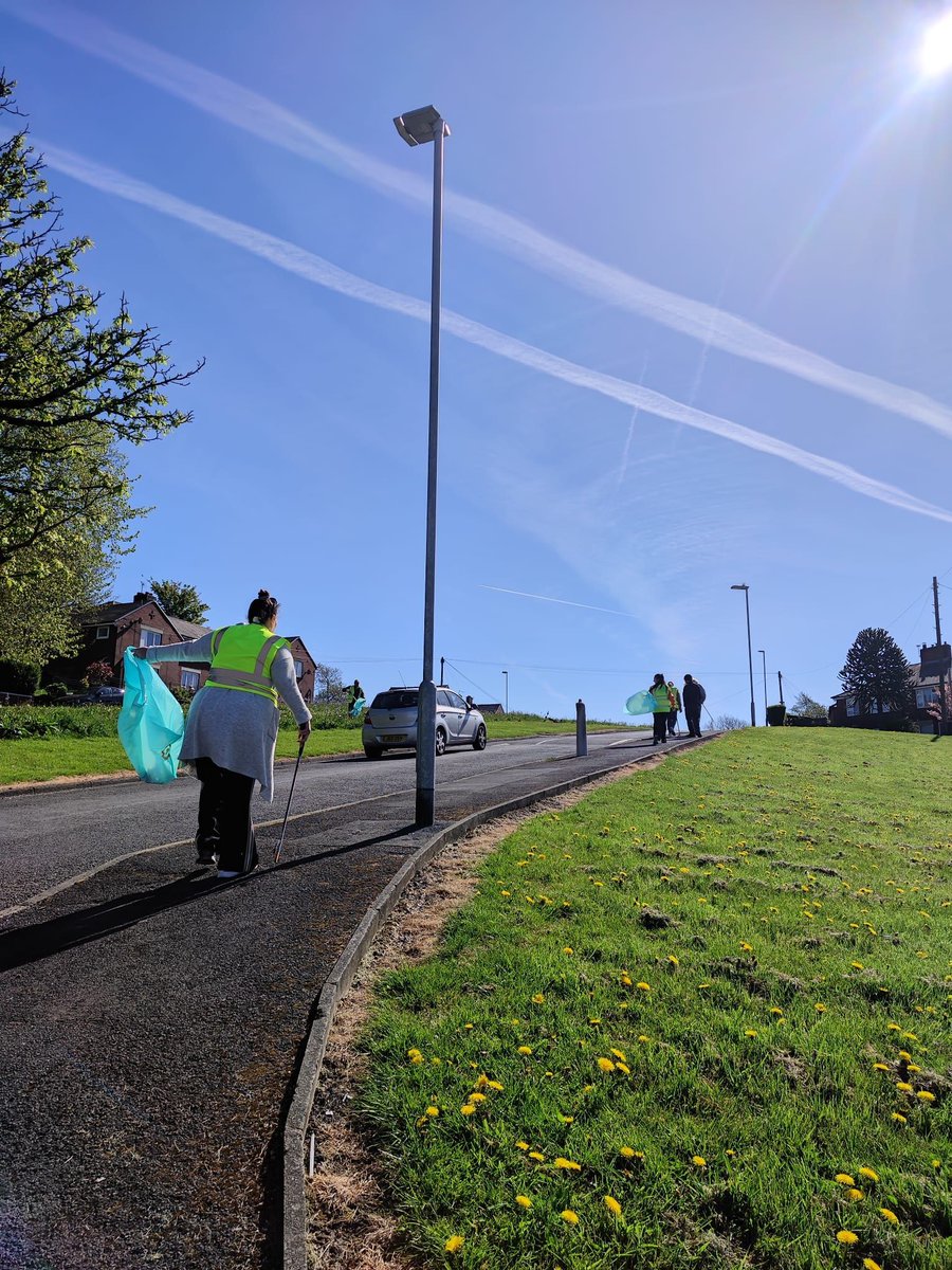 RRR_LUF's tweet image. Oldham Clean Up 🌿🤝 

A great day in Oldham as the Project Free team came together for a community clean up, helping to improve local spaces and give back to the community. 

#ProjectFree #RedRoseRecovery #CommunityAction #Oldham #Teamwork