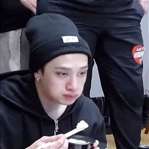 ammarplastik's tweet photo. "laki-laki kalo makan kaya kasian banget" 

iya kah? https://t.co/KfGw4vOI5K