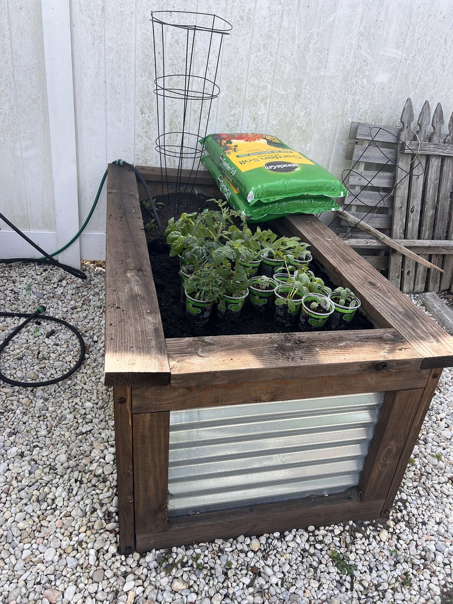 SSLhobbies's tweet photo. Garden is almost ready @sexysportslover  now to power wash the fence 🤣🤣🤣 https://t.co/L72CBBpVaN