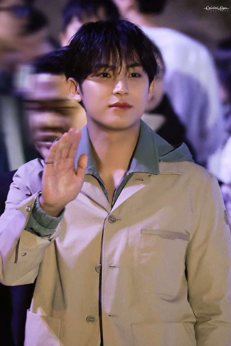 아니근데정말충격적이네
몇살인지 감이 안옴
약 16-28세 가틈