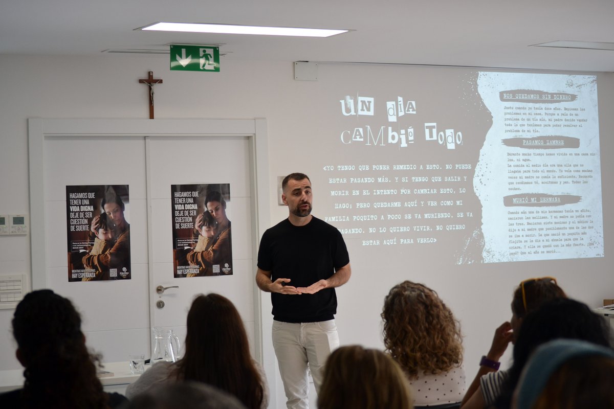 caritas_malaga's tweet photo. Ayer compartimos un encuentro junto a la Delegación de Migraciones para mirar la #migración con ojos humanos. El testimonio de Abdel y la reflexión de José Manuel Vega nos recordaron que la resiliencia es un proceso que se construye con apoyos y redes👇
https://t.co/Cggpf03dQw https://t.co/umRGTP9V6K