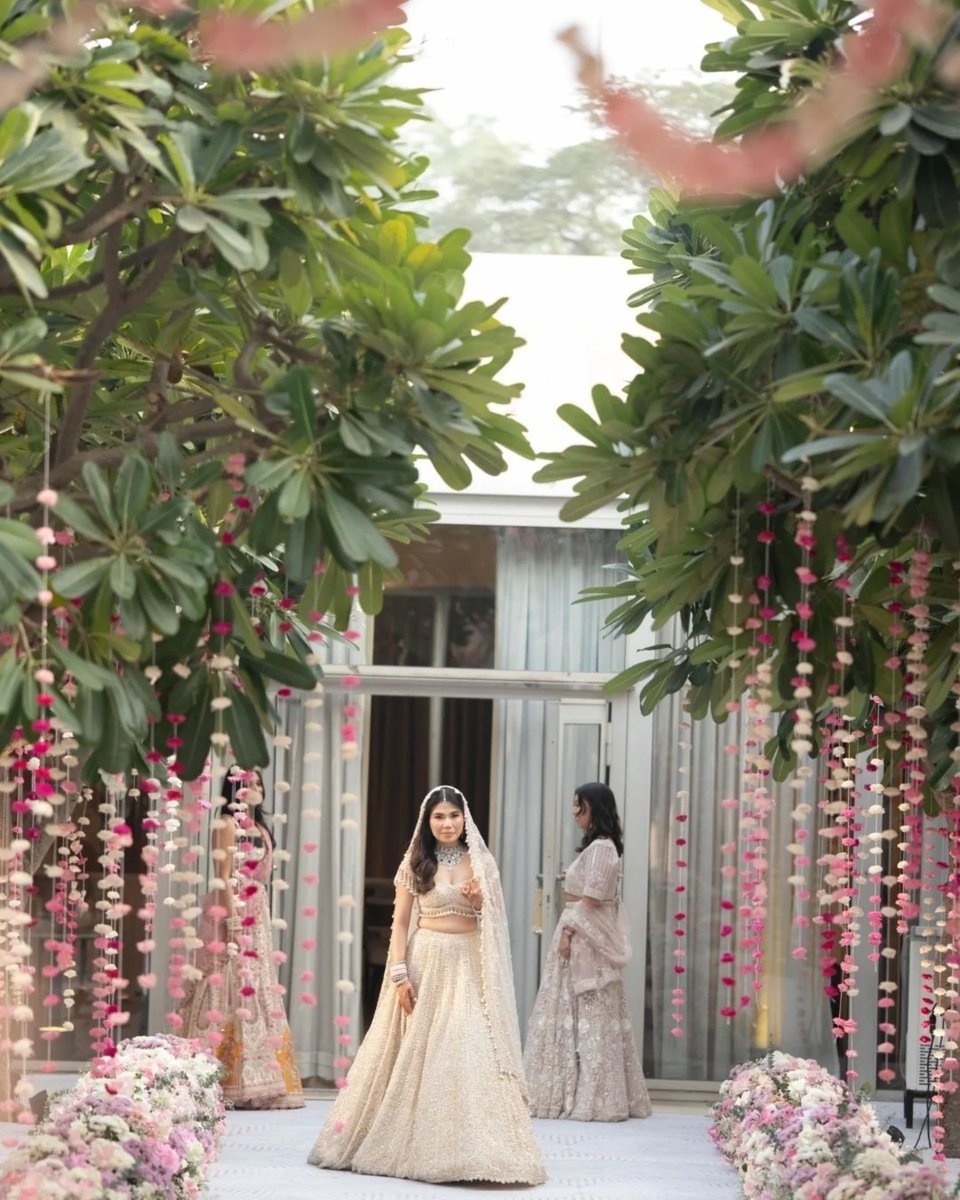 TheyaadeinFilms's tweet photo. Ten years of capturing love, and weddings like Neeti &amp; Agastya’s still take our breath away. The perfect blend of tradition and a modern pastel palette. 📸✨ https://t.co/q9HHqg67KD