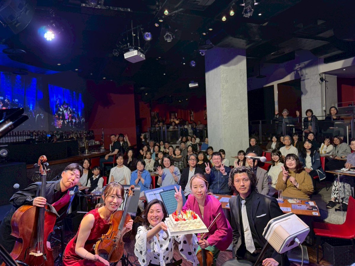 nanamikof's tweet photo. ナナメヒダリwith friends Birthday live無事に終演いたしました。
お越しいただいた皆さま本当にありがとうございました😊
忘れられないライブになりました。
まだ心が舞台の上にいるような夜です。
次回は響きのあるホールで完全アコースティックの演奏会をお届けします。また、お会いしましょう🎻 https://t.co/qF468yXfII