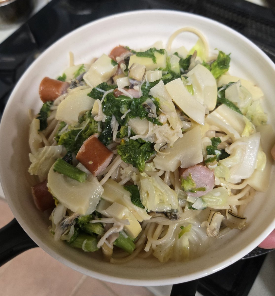 そういえば、今日の夕飯は冷凍しておいたマテガイと筍などを使ってクリームパスタを作って食べました( ˶'ᵕ'˶)

ベーコン無かったのでソーセージ！