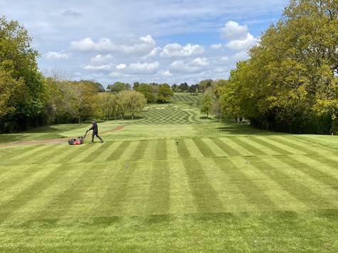 ServiceDealer's tweet photo. 📰 @baronessuk and @KubotaUK are sponsoring @BIGGALtd’s Mental Health First Aid Programme (MHFAP). 🌱
Created to support #greenkeepers and turf professionals, the programme delivers accredited mental health training.

Read more 👉 https://t.co/jqYlPRW7bb https://t.co/Zwmgt7MKPU