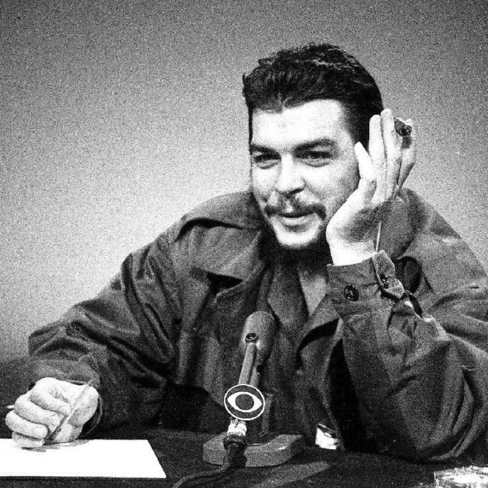 kingterapist's tweet photo. “Dik dur ve gülümse. Bırak neden gülümsediğini merak etsinler.”

—Che Guevara https://t.co/390SVdprvg