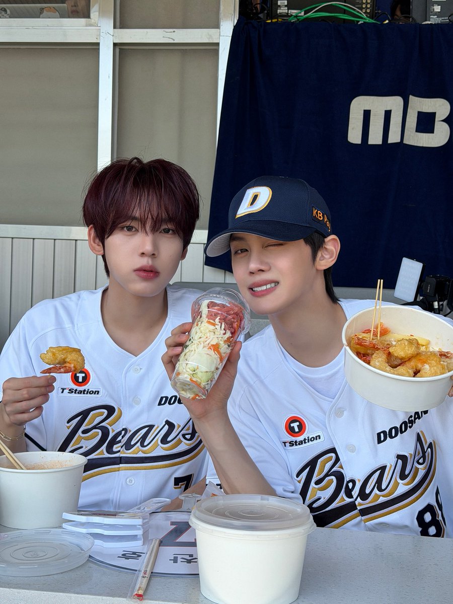 なち 🐰 tweet media