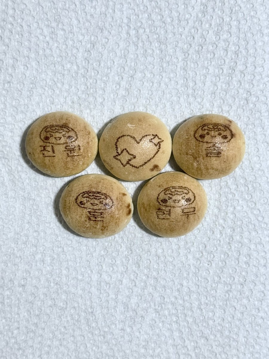 칸초진원 비하인드𖦹 ༘

진원♡원 만들고 싶었는데 진원만 두 개가 나왔고
같은 봉지에서 훈, 현우도 찾음! 믿기지 않아 너무 운명 같애 (신나서 적었는데 현우가 아니래 사진 올리기 전까지 진짜 몰랐오요..)
원 찾다가 솔 발견한 썰푼다 ㅋㅋ 선택적 솔이 돼