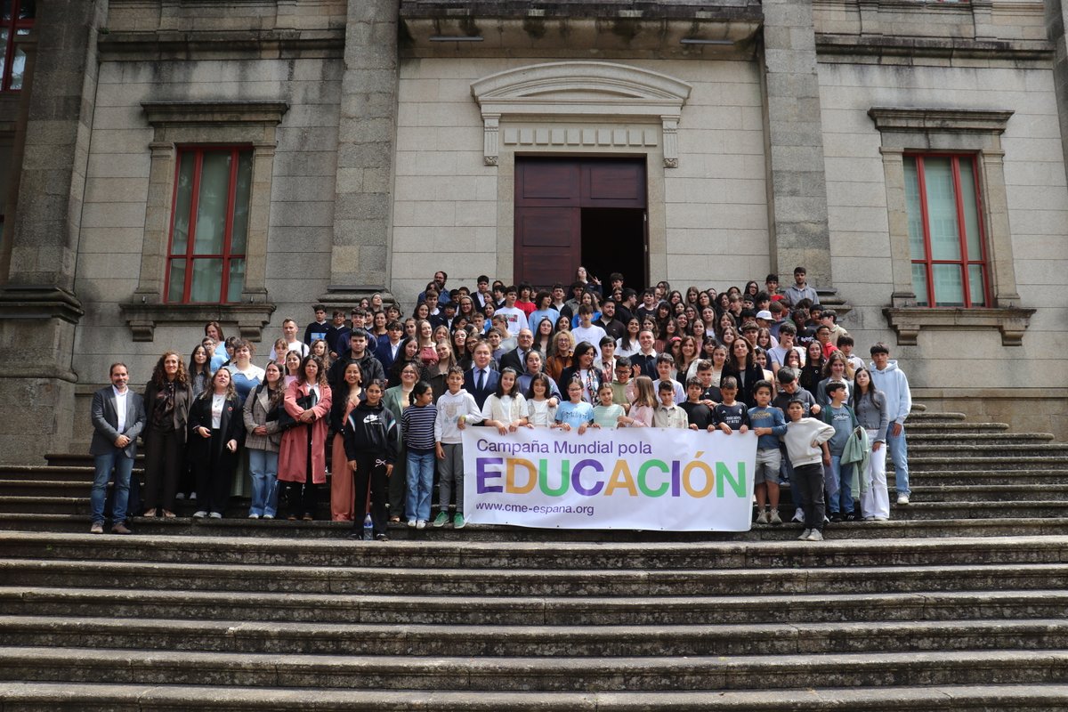 Entreculturas's tweet photo. En el marcos de la #SAME2026, más de 100 niños, niñas, adolescentes y jóvenes han llevado sus propuestas al @Par_Gal para reclamar una educación digital segura, inclusiva y accesible para todas las personas.

Entre esas voces, jóvenes de nuestra Red Solidaria de Jóvenes. #AcciónPorLaEducación

@CME_es